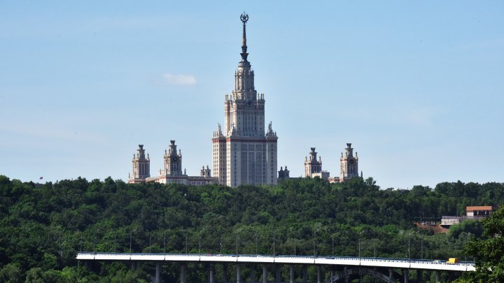 Аспирант разбился насмерть, выпав из окна главного корпуса МГУ