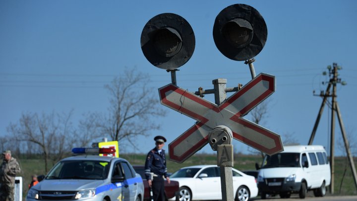 Под Липецком поезд протаранил легковушку с пассажирами