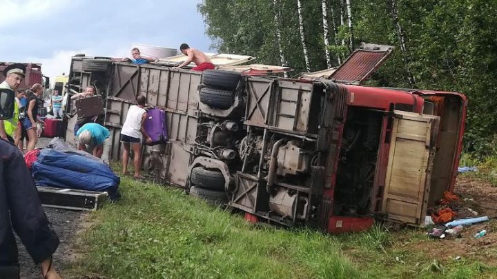 В Московской области опрокинулся автобус с 27 пассажирами