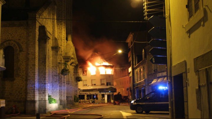 На юге Франции произошел мощный взрыв: пострадали десять человек (фото) 