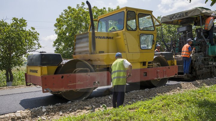 "Хорошие дороги для Молдовы": отремонтировано уже 313 километров дорог