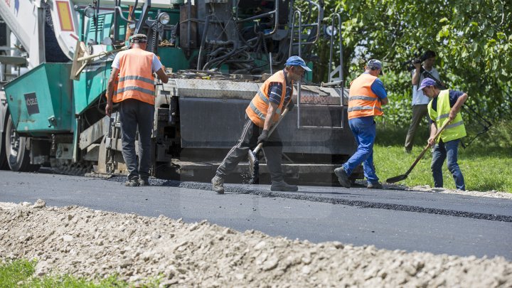 "Хорошие дороги для Молдовы": отремонтировано уже 313 километров дорог