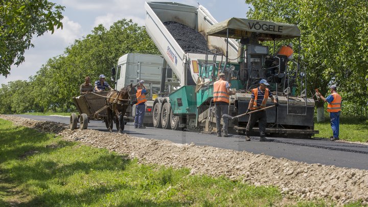 "Хорошие дороги для Молдовы": отремонтировано уже 313 километров дорог