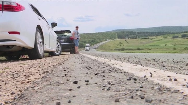 Несколько машин пострадали от ремонтных работ на трассе Кишинев-Леушены