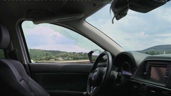 Несколько машин пострадали от ремонтных работ на трассе Кишинев-Леушены