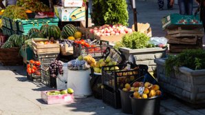 Полиция проводит рейды против уличных торговцев, продающих без документов