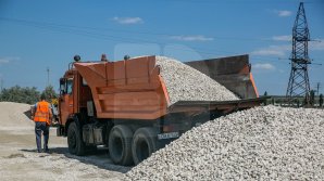 В селе Абаклия завершают ремонт дорог: фоторепортаж 