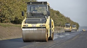 "Хорошие дороги для Молдовы": в Теленештском районе полным ходом идет ремонт дорог