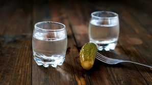 Житель Саратовской области надругался над гостьей за кражу бутылки водки