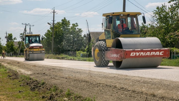 В селе Абаклия завершают ремонт дорог: фоторепортаж 