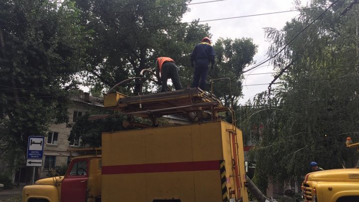 На Рышкановке троллейбус врезался в столб (фото) 