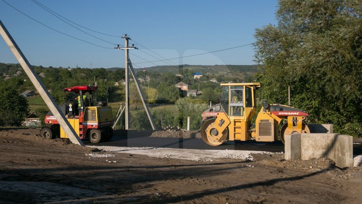 В Мерешенах строят новый участок дороги: фото