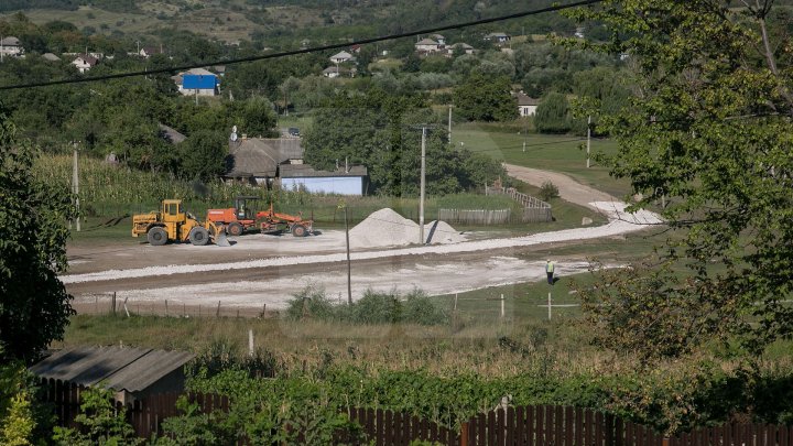 В Мерешенах строят новый участок дороги: фото