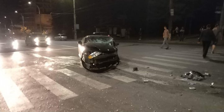  В столице столкнулись 21 троллейбус и легковое авто: двое пострадавших (фото)