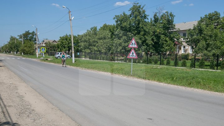 В селе Абаклия завершают ремонт дорог: фоторепортаж 