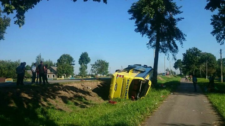 В Беларуси перевернулся автобус с туристами из Молдовы