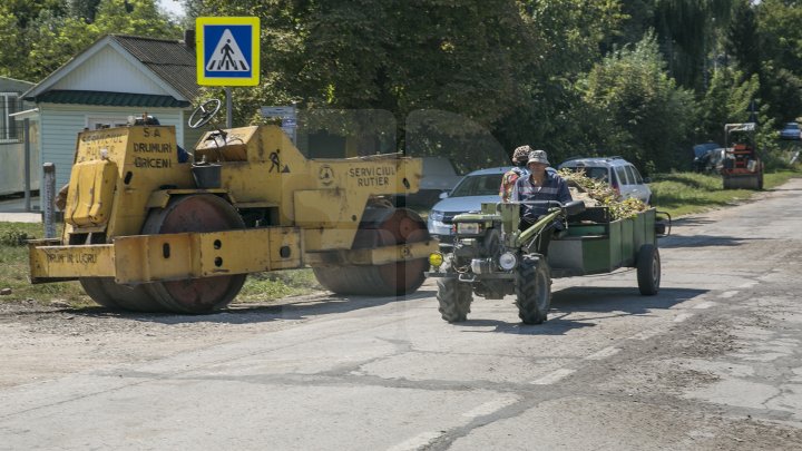 В Окнице отремонтируют 47 участков местных дорог (фоторепортаж)