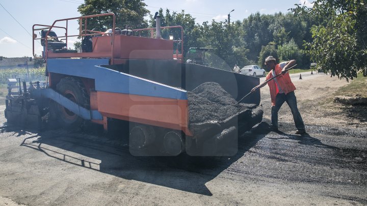 В Окнице отремонтируют 47 участков местных дорог (фоторепортаж)