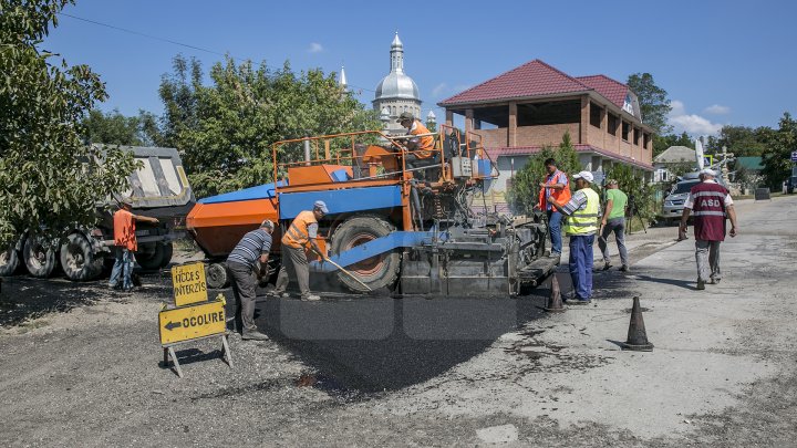 В Окнице отремонтируют 47 участков местных дорог (фоторепортаж)