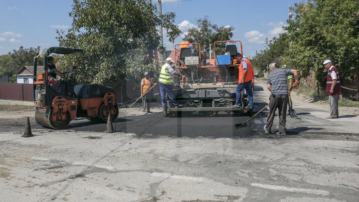 В Окнице отремонтируют 47 участков местных дорог (фоторепортаж)