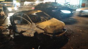 В столичном секторе Буюканы загорелась машина такси