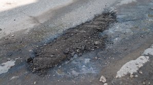 На улицах Иванчи лежат горы измельченного асфальта