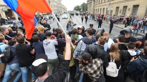 Не менее 1000 человек задержаны на акциях протеста в России