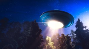 Американец снял на видео НЛО, сканирующий его дом