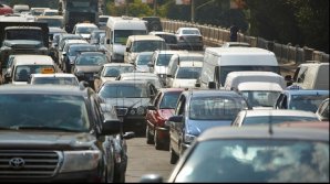 Дорожные заторы образовались этим утром сразу на нескольких улицах столицы