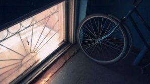 Полиция задержала двух парней за кражу велосипедов из подъездов