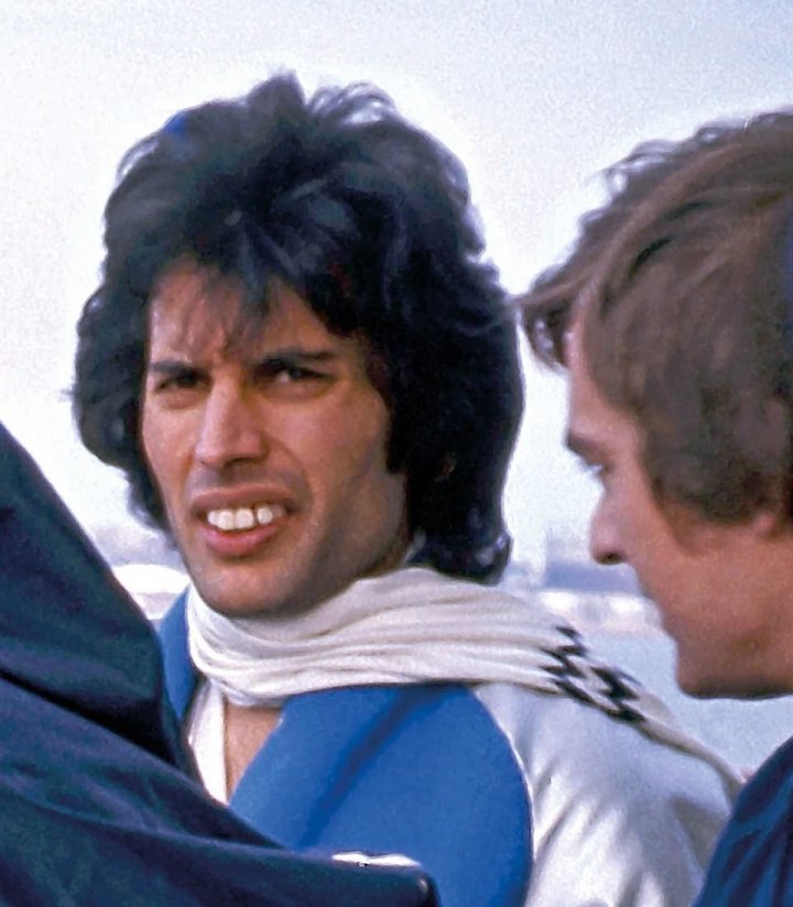 Гитарист Queen опубликовал фото из жизни группы, которые раньше никто не видел