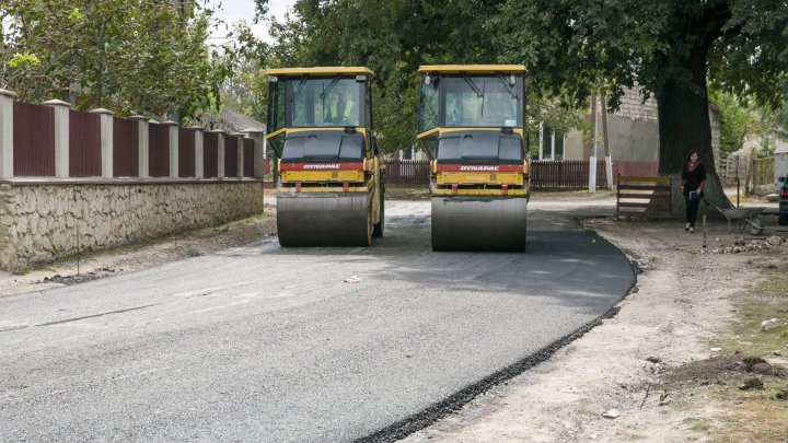 "Хорошие дороги для Молдовы": В 14 селах Глодянского района отремонтировали дороги