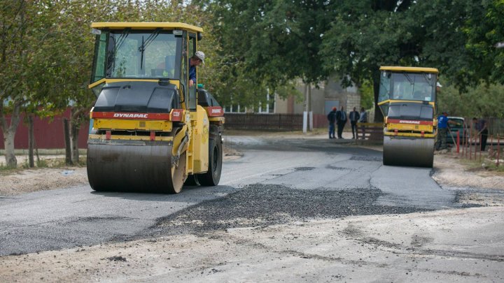 "Хорошие дороги для Молдовы": В 14 селах Глодянского района отремонтировали дороги