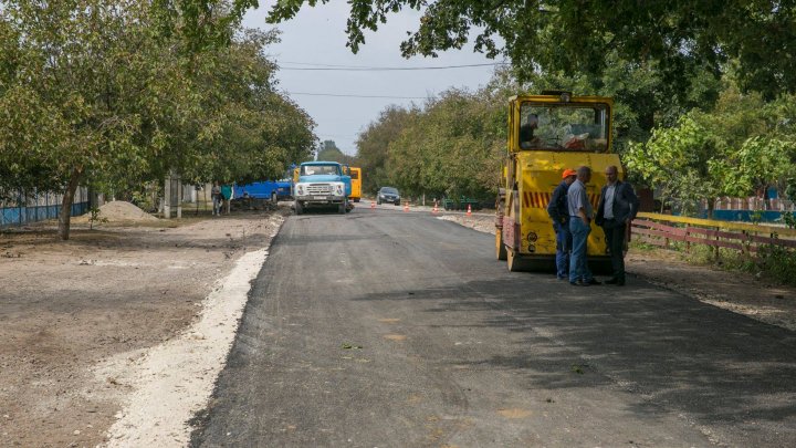 "Хорошие дороги для Молдовы": В 14 селах Глодянского района отремонтировали дороги