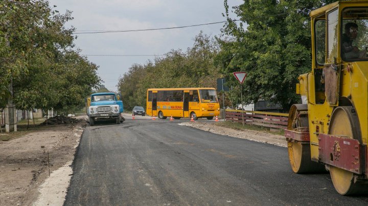 "Хорошие дороги для Молдовы": В 14 селах Глодянского района отремонтировали дороги