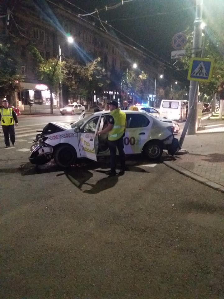 Ещё одно жуткое ДТП с участием такси произошло в столице: фото