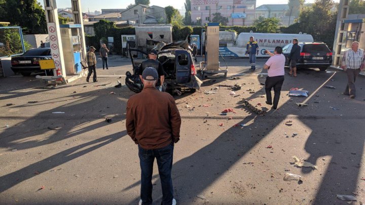 Газовый баллон взорвался в машине такси во время заправки (фото)