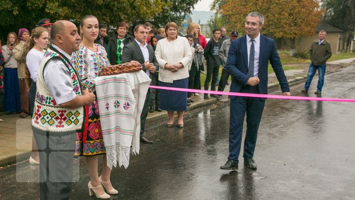 Хорошие дороги для Молдовы: в селе Чоропканы восстановили трассы