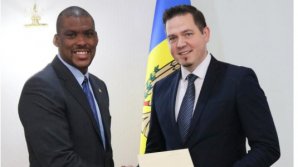Новый посол США в Молдове представил копии верительных грамот