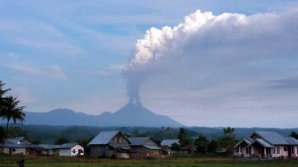 В Индонезии произошло извержение вулкана Сопутан 
