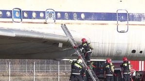 В Домодедово пассажиров горящего самолета спасли через иллюминаторы