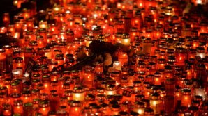 В Румынии вспоминают жертв пожара в клубе "Колектив": он произошел три года назад