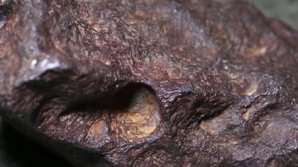 Американец 30 лет прижимал дверь метеоритом за 100 тысяч долларов