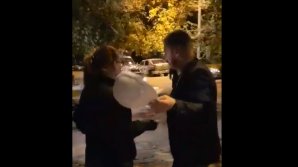 Девушку, которая помогала пострадавшим в результате взрыва на Рышкановке, поздравили с днём рождения: видео