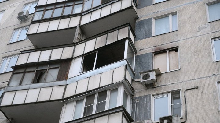 В Кишинёве девушка попала в больницу, пытаясь забраться на 4 этаж через окно