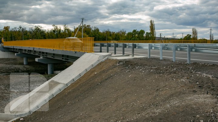 В Новых Аненах открыли автомобильный мост через реку Бык: фоторепортаж