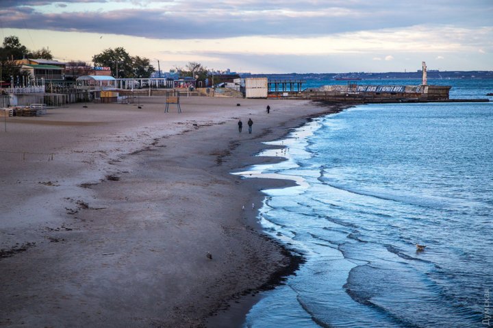 В Одессе отступило море: фото