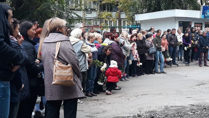 Взрыв на Рышкановке: погибшую женщину с ребёнком провожают в последний путь (видео)