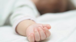 В Ниспоренах пьяная женщина выронила по дороге годовалого ребенка: девочка замерзала до смерти