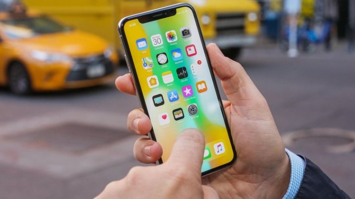 iPhone XS не покупают. Apple вернулась к производству iPhone X